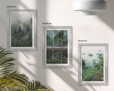 Tríptico com moldura Uma floresta na neblina, a margem de um rio e uma estufa com plantas.