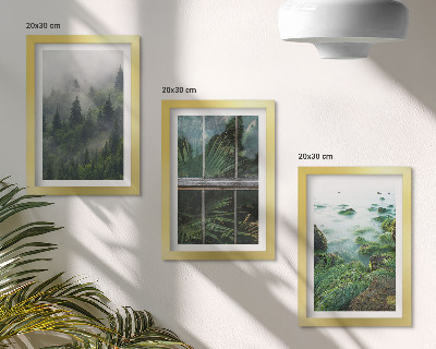 Tríptico com moldura Uma floresta na neblina, a margem de um rio e uma estufa com plantas.
