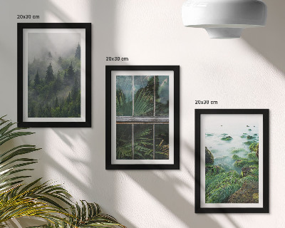 Tríptico com moldura Uma floresta na neblina, a margem de um rio e uma estufa com plantas.
