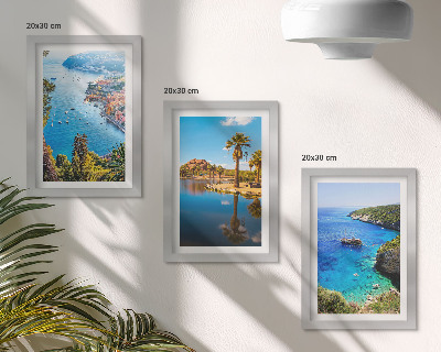Tríptico com moldura Vista para o mar com palmeiras e água azul.