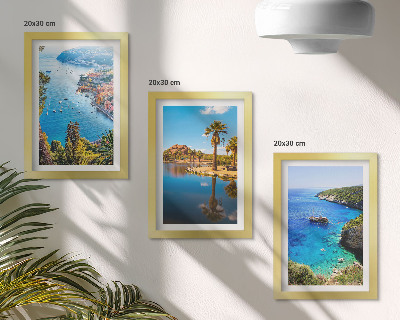 Tríptico com moldura Vista para o mar com palmeiras e água azul.