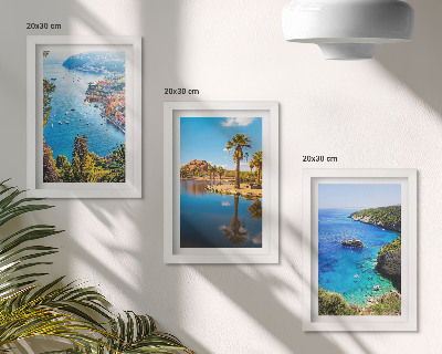 Tríptico com moldura Vista para o mar com palmeiras e água azul.