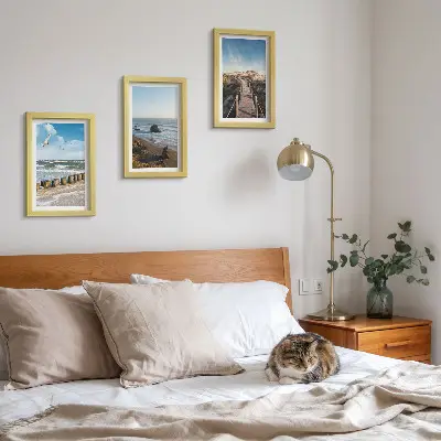 Conjunto de 3 quadros decorativos com vista da praia, ondas, céu e píer para pedestres