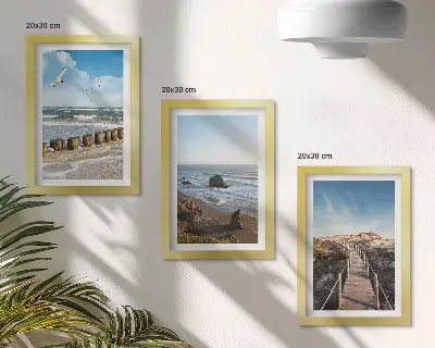 Conjunto de 3 quadros decorativos com vista da praia, ondas, céu e píer para pedestres