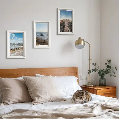 Conjunto de 3 quadros decorativos com vista da praia, ondas, céu e píer para pedestres