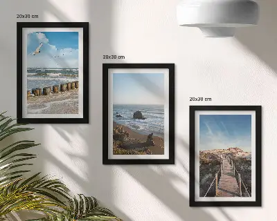 Conjunto de 3 quadros decorativos com vista da praia, ondas, céu e píer para pedestres