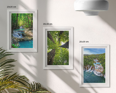 Conjunto de molduras com imagens Cachoeiras em uma floresta verde com água cristalina