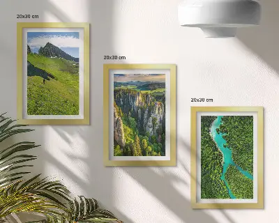 Tríptico com moldura paisagens montanhosas verdejantes com rio e rochas