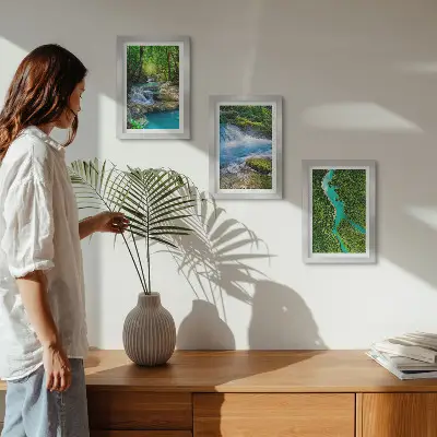 Conjunto de 3 quadros decorativos com estampa de florestas verdejantes e águas cristalinas de rios