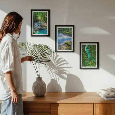 Conjunto de 3 quadros decorativos com estampa de florestas verdejantes e águas cristalinas de rios