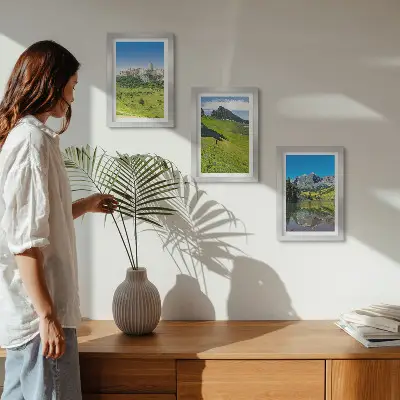 Conjunto de 3 quadros decorativos com estampa de colinas verdejantes, castelo e paisagens montanhosas
