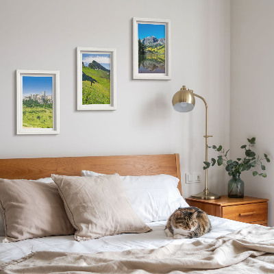 Conjunto de 3 quadros decorativos Colinas verdejantes com um castelo e paisagens montanhosas.