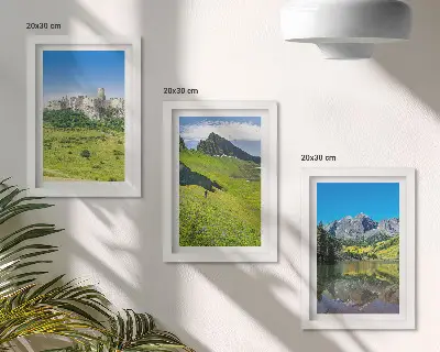 Conjunto de 3 quadros decorativos com estampa de colinas verdejantes, castelo e paisagens montanhosas