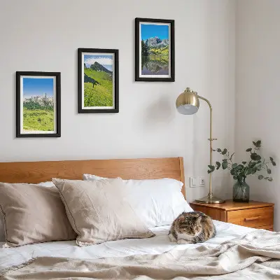 Conjunto de 3 quadros decorativos com estampa de colinas verdejantes, castelo e paisagens montanhosas