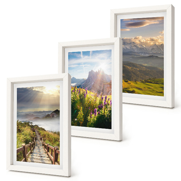 Conjunto de molduras com imagens Paisagens de montanha com flores, céu e trilha.
