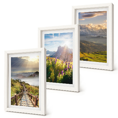 Conjunto de molduras com imagens Paisagens de montanha com flores, céu e trilha.