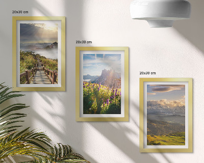 Conjunto de molduras com imagens Paisagens de montanha com flores, céu e trilha.
