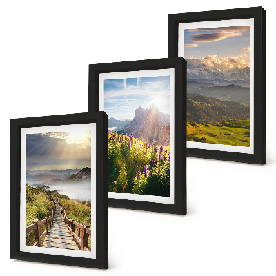 Conjunto de molduras com imagens Paisagens de montanha com flores, céu e trilha.