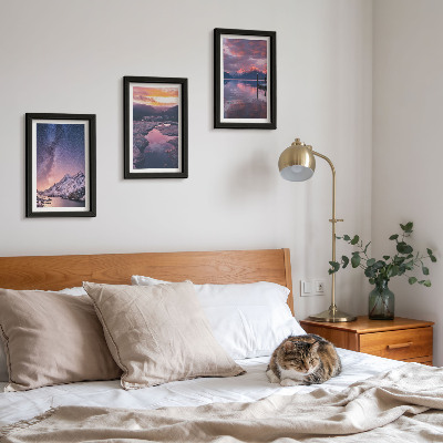 Conjunto de 3 quadros decorativos Montanhas e água em belas paisagens naturais.