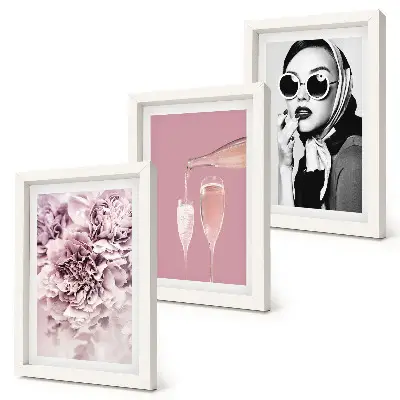 Conjunto de 3 quadros decorativos com flores em tons de rosa e uma mulher elegante