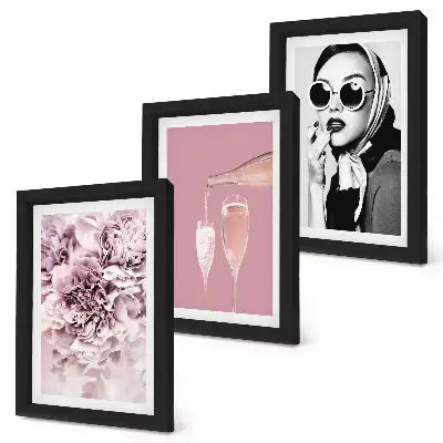 Conjunto de 3 quadros decorativos com flores em tons de rosa e uma mulher elegante