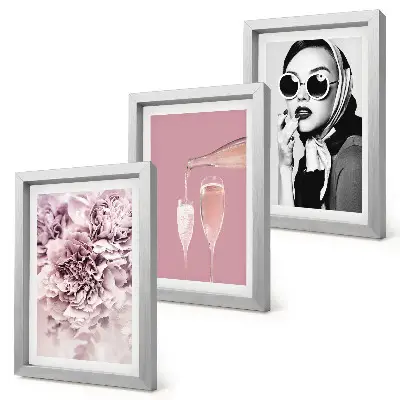 Conjunto de 3 quadros decorativos com flores em tons de rosa e uma mulher elegante