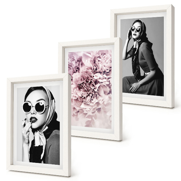 Conjunto de molduras com imagens Retratos elegantes de mulheres com flores cor-de-rosa.