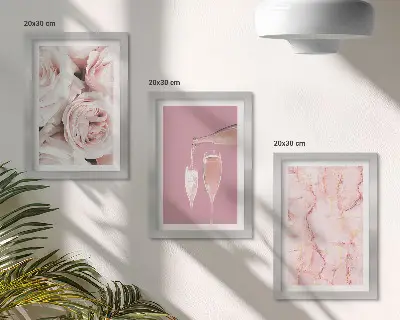 Tríptico com moldura rosas cor de champanhe em fundo de mármore pastel