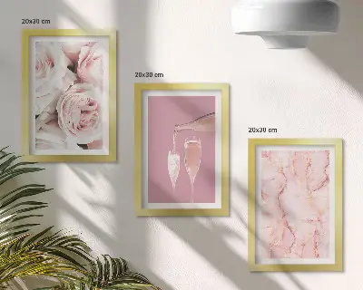 Tríptico com moldura rosas cor de champanhe em fundo de mármore pastel