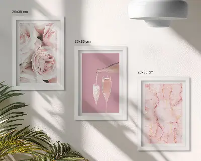 Tríptico com moldura rosas cor de champanhe em fundo de mármore pastel