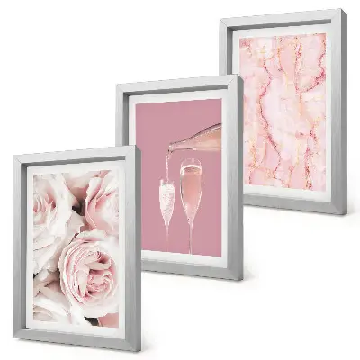 Tríptico com moldura rosas cor de champanhe em fundo de mármore pastel