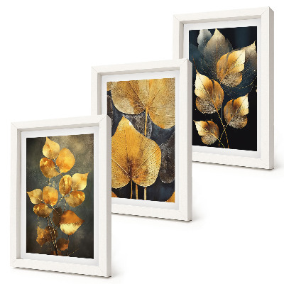 Tríptico com moldura Folhas em tons de amarelo sobre um fundo escuro.