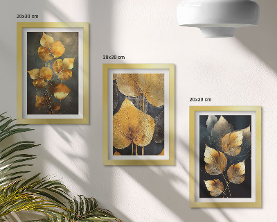 Tríptico com moldura Folhas em tons de amarelo sobre um fundo escuro.
