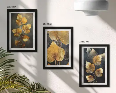 Tríptico com moldura folhas em tons de amarelo sobre fundo escuro
