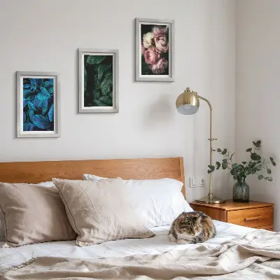 Tríptico com moldura folhas e flores em cores variadas