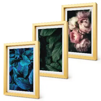 Tríptico com moldura folhas e flores em cores variadas