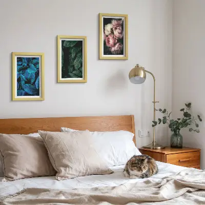 Tríptico com moldura folhas e flores em cores variadas