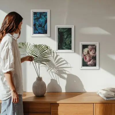 Tríptico com moldura folhas e flores em cores variadas