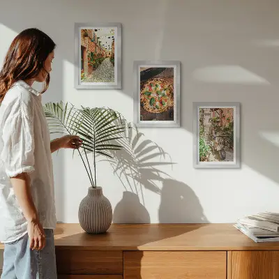 Conjunto de 3 quadros decorativos com temática de ruas charmosas, plantas e pizza italiana