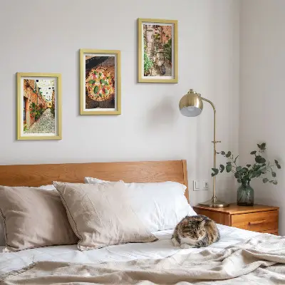 Conjunto de 3 quadros decorativos com temática de ruas charmosas, plantas e pizza italiana
