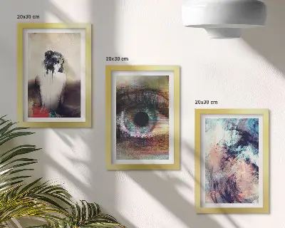 Tríptico com moldura retrato de um olho feminino com cores abstratas e emoções