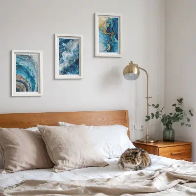 Conjunto de 3 quadros decorativos com padrões abstratos azuis