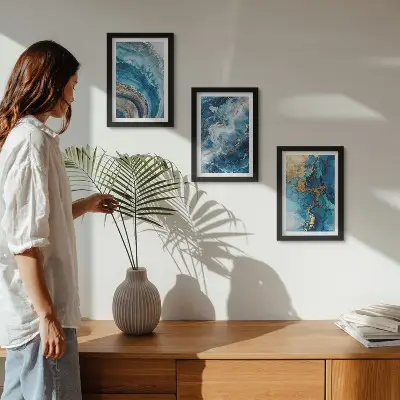 Conjunto de 3 quadros decorativos com padrões abstratos azuis