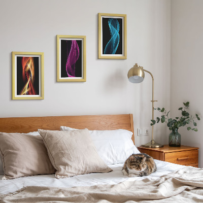 Tríptico com moldura Ondas de linhas neon coloridas sobre um fundo escuro.