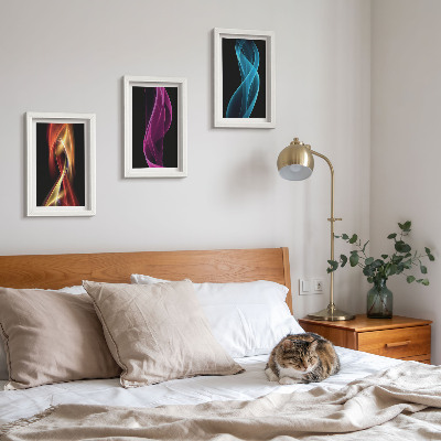Tríptico com moldura Ondas de linhas neon coloridas sobre um fundo escuro.