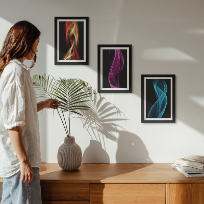 Tríptico com moldura Ondas de linhas neon coloridas sobre um fundo escuro.