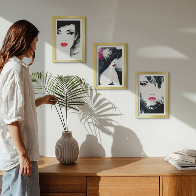 Tríptico com moldura Retratos pintados de mulheres com lábios expressivos
