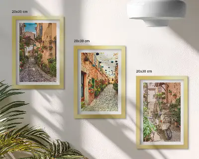Conjunto de 3 quadros decorativos com temática de ruas encantadoras e flores em estilo italiano