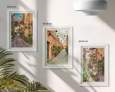 Conjunto de 3 quadros decorativos com temática de ruas encantadoras e flores em estilo italiano