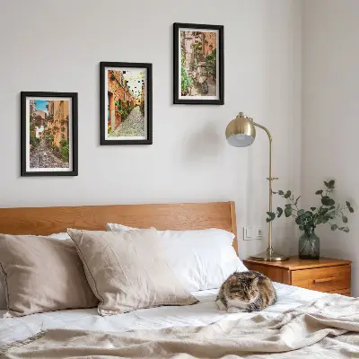 Conjunto de 3 quadros decorativos com temática de ruas encantadoras e flores em estilo italiano